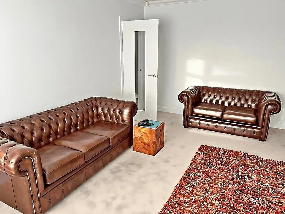 Chesterfield Sofa – Iconic Design & Timeless Elegance