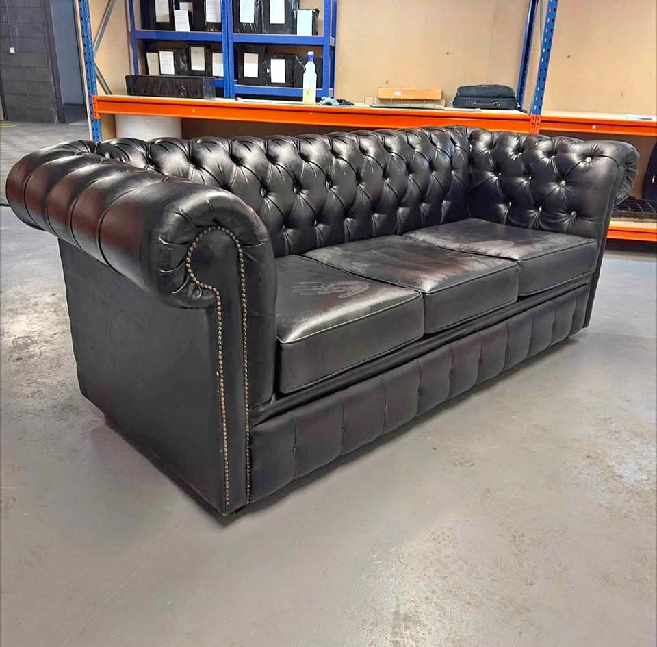 Chesterfield Sofa – Iconic Design & Timeless Elegance