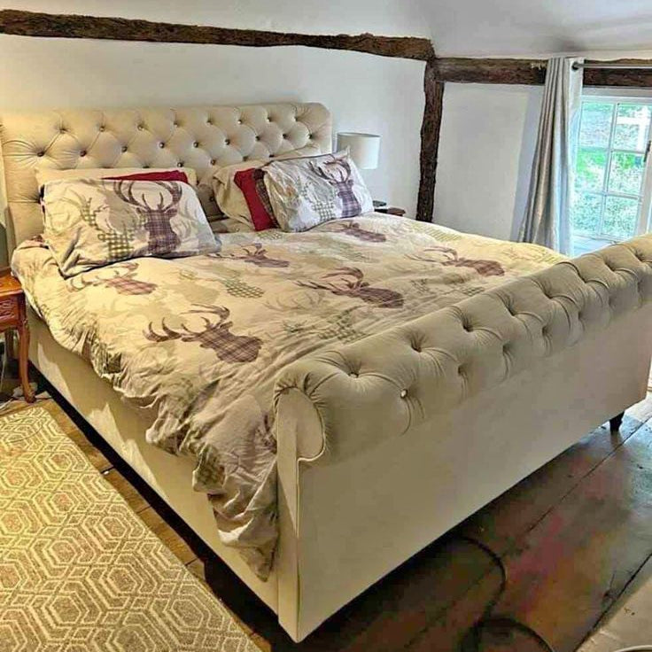 Sleigh beds